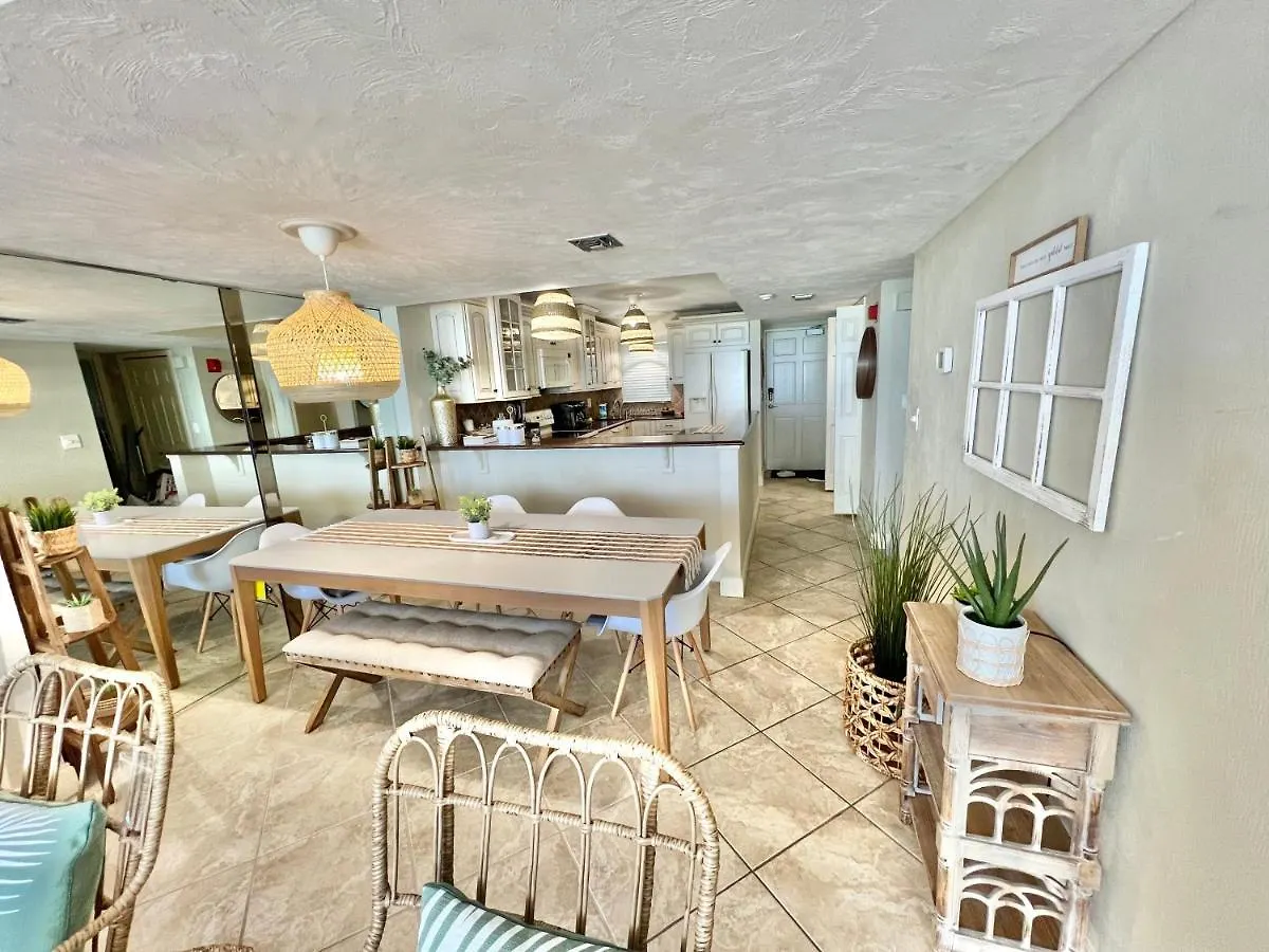 Beach Oasis 704 Lovely Daytona Ocean Front For 5 Sleeps Up To 12 Daytona Beach 0*,  United States